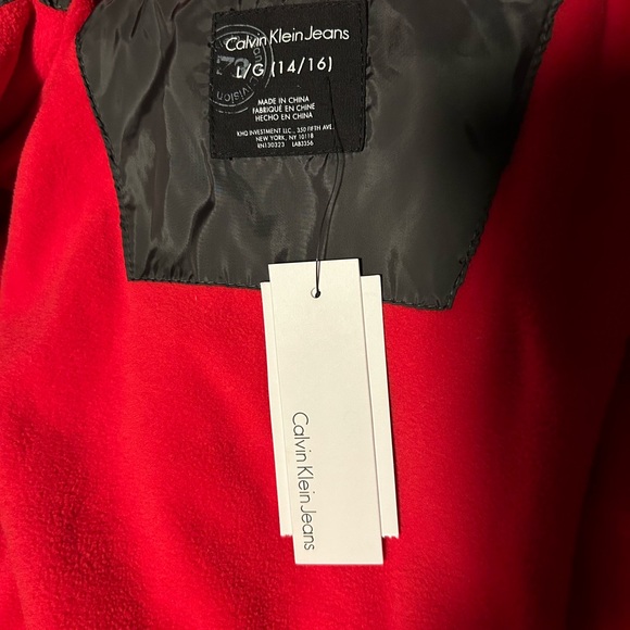 CalvinKleinJeans, Boys Size L/G (14/16), Gray w/ Red Fleece Lining - Picture 3 of 3